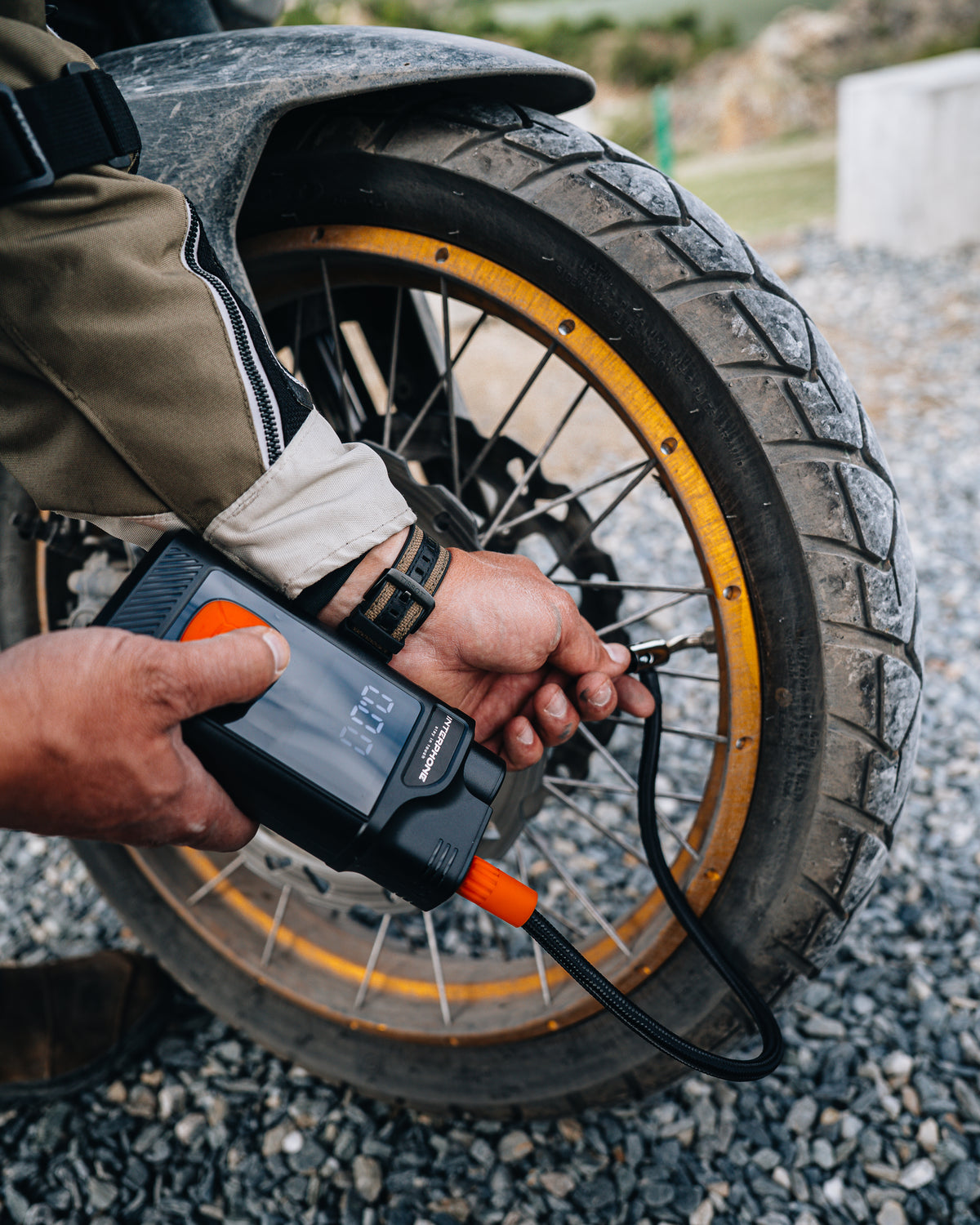 AIR PUMP POWER - AVVIATORE DI EMERGENZA CON COMPRESSORE PORTATILE