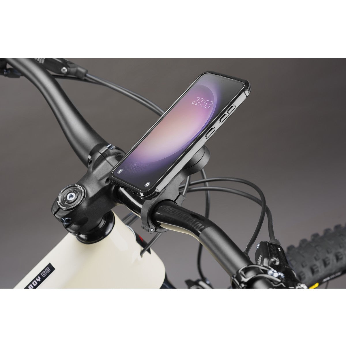 Wurko TT0047 Supporto Per Biciclette – Metallo Cromato, Da Terra O Parete, 2 Bici, 47x27x33 Cm